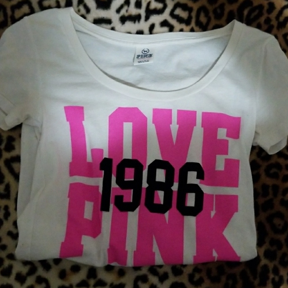 Vs pink white tee